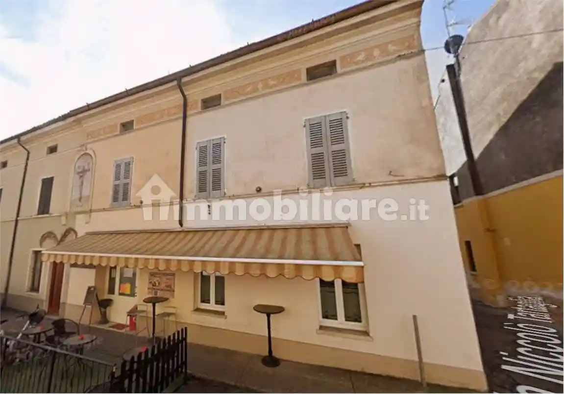 Palazzo - Stabile in vendita a Gottolengo