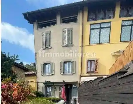 Casa indipendente in vendita a Gandino