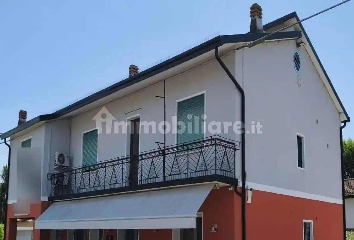 Palazzo - Stabile in vendita a Megliadino San Vitale