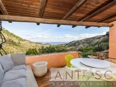 Appartamento in vendita a Arzachena