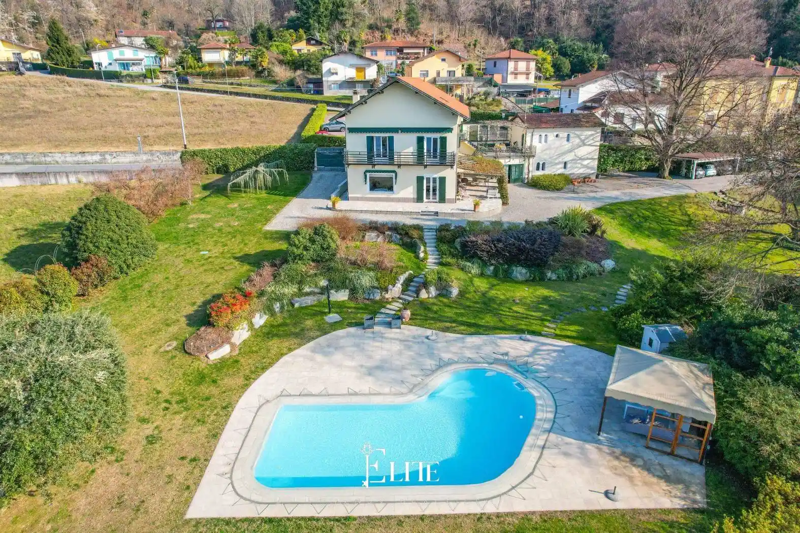 Villa in vendita a Porto Valtravaglia