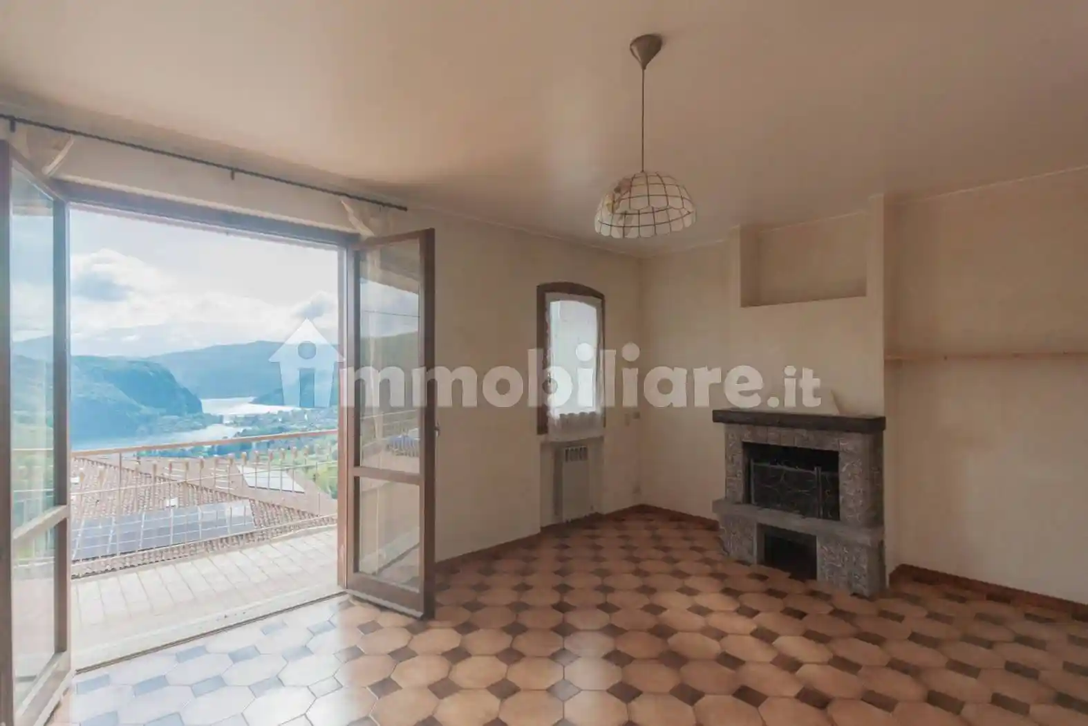 Appartamento in vendita a Cadegliano-Viconago