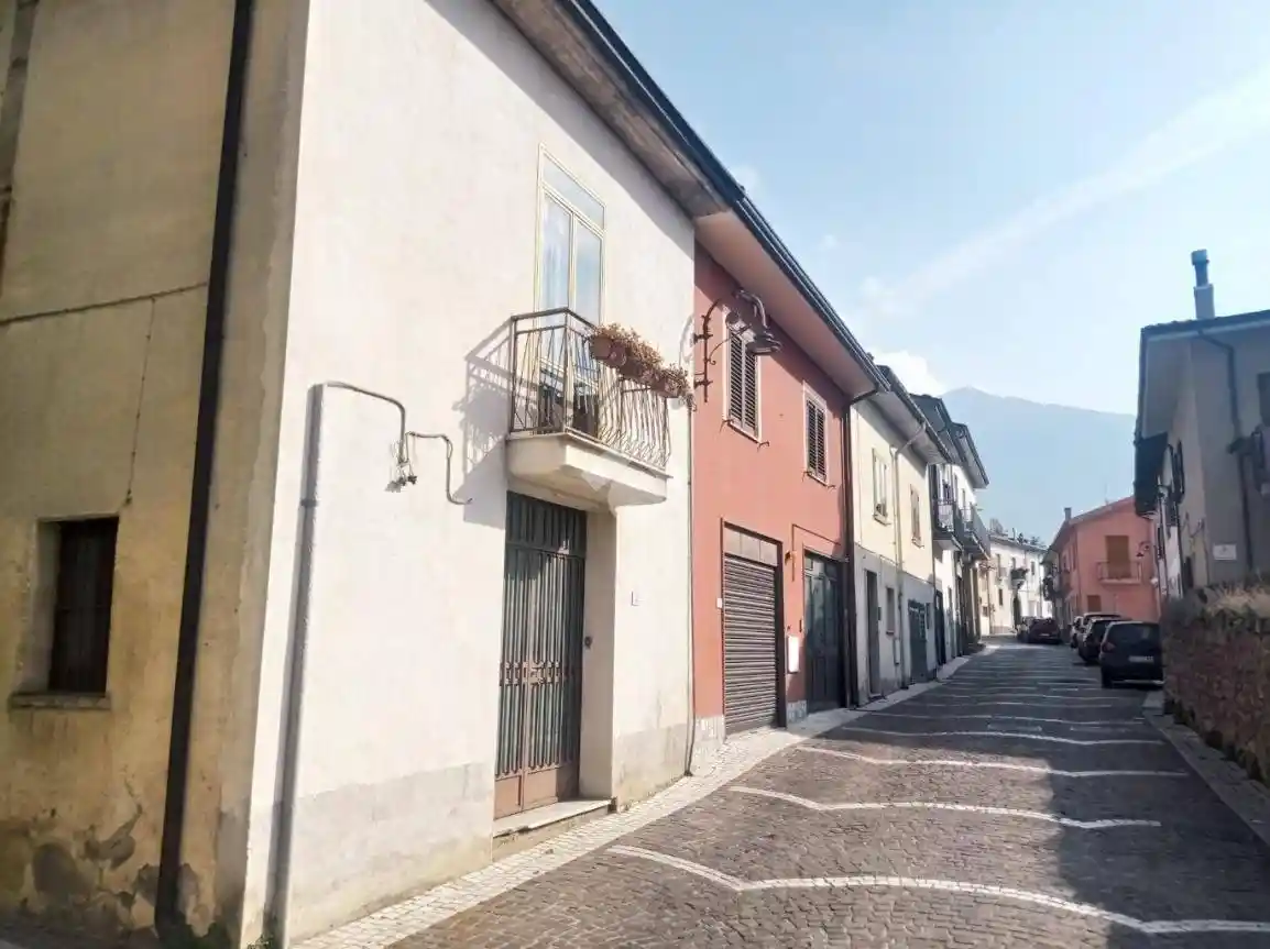 Casa indipendente in vendita a Santa Lucia di Serino