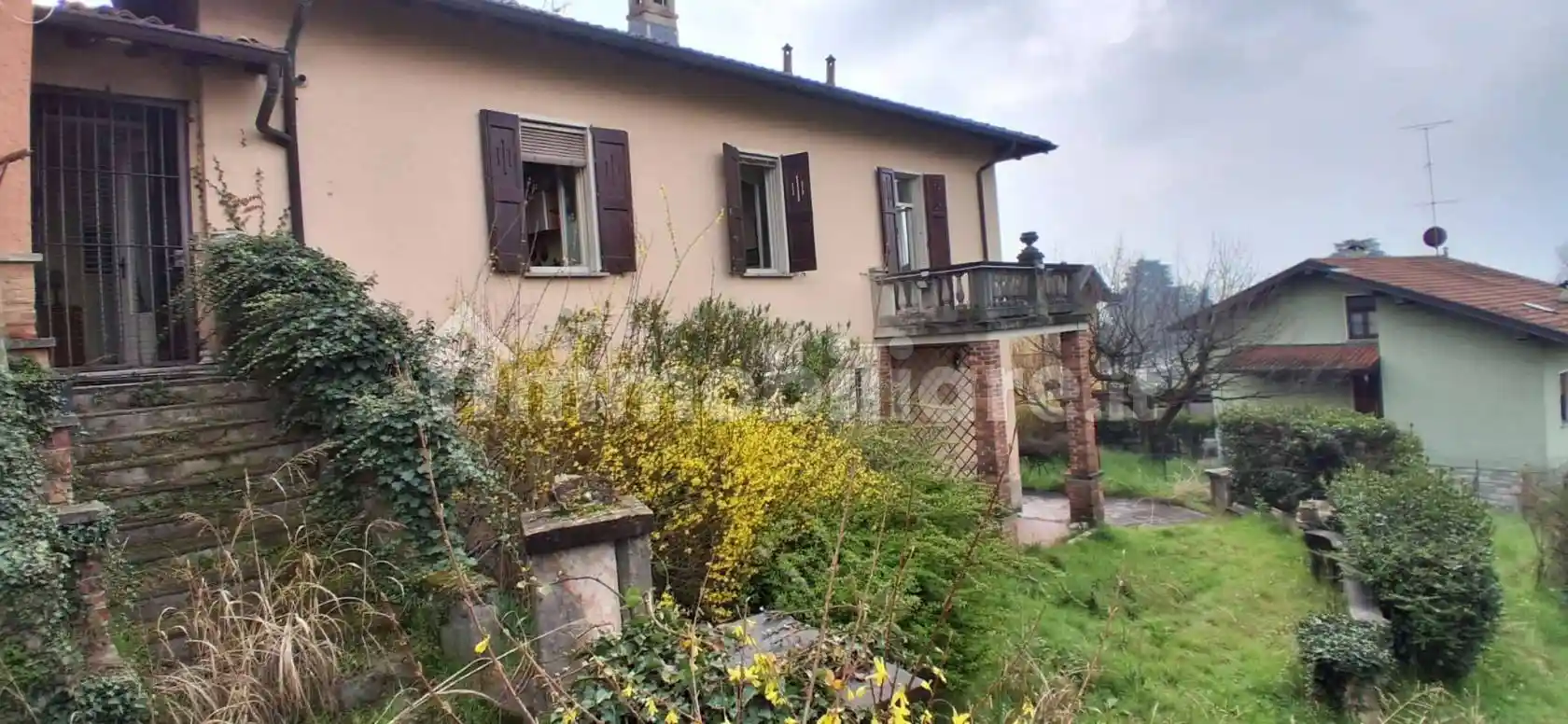 Rustico - Casale in vendita a Erba