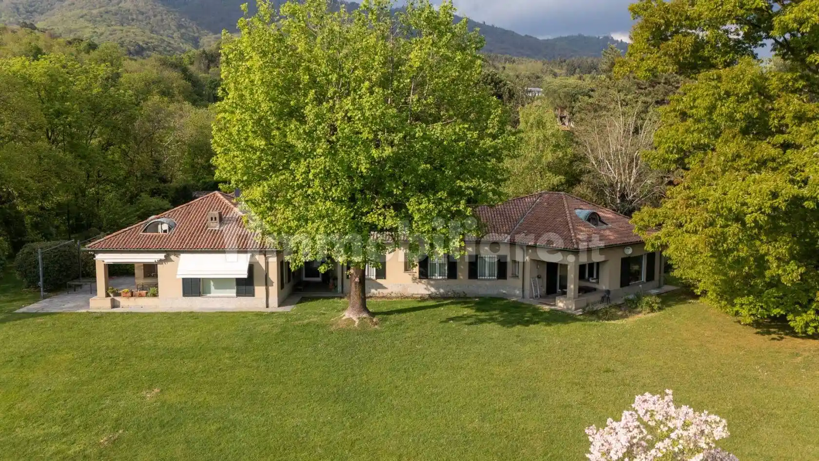 Villa in vendita a Barasso