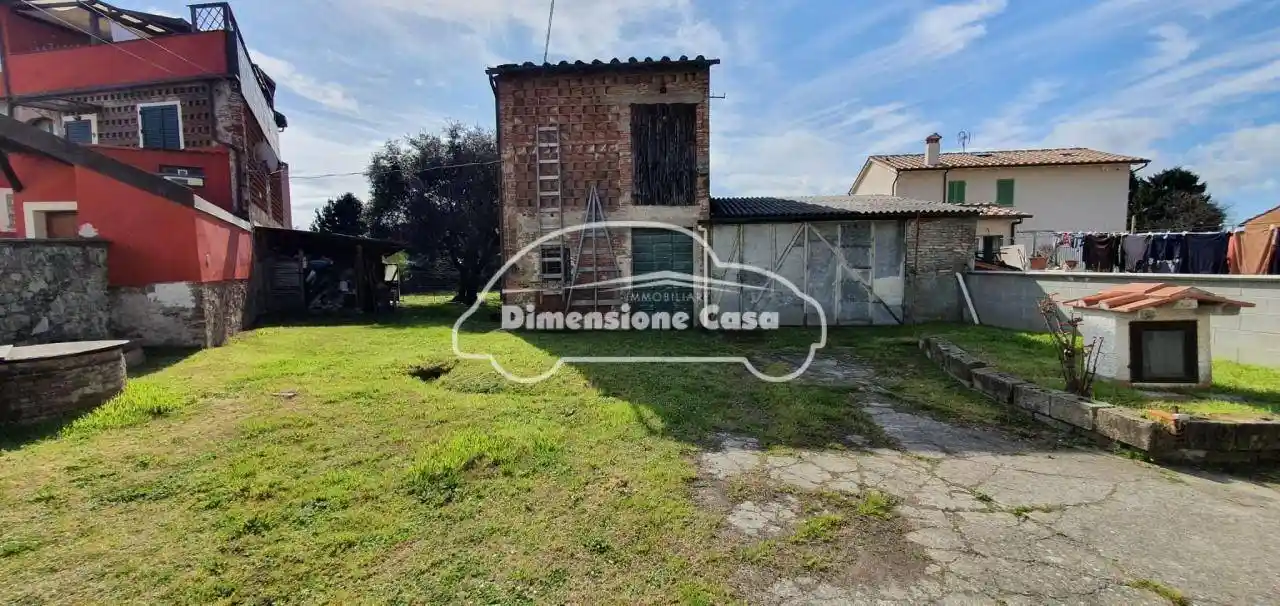 Rustico - Casale in vendita a Lucca