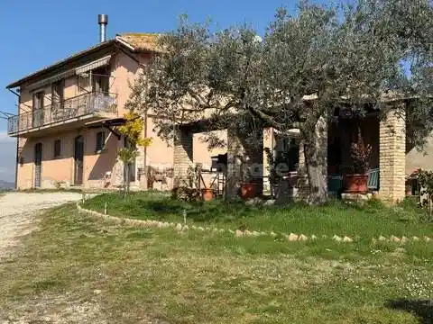 Rustico - Casale in vendita a Spoleto