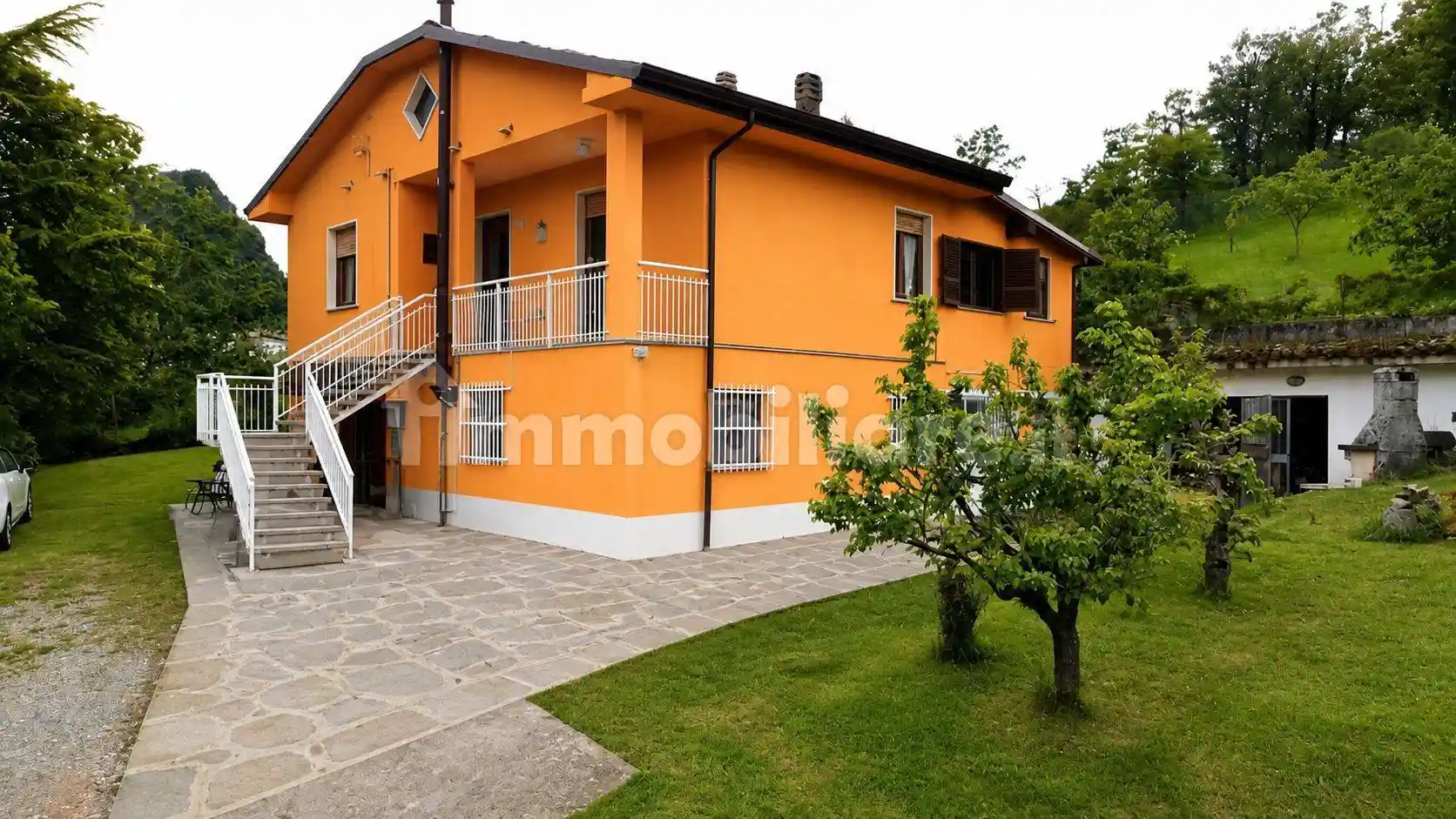 Villa in vendita a Bore