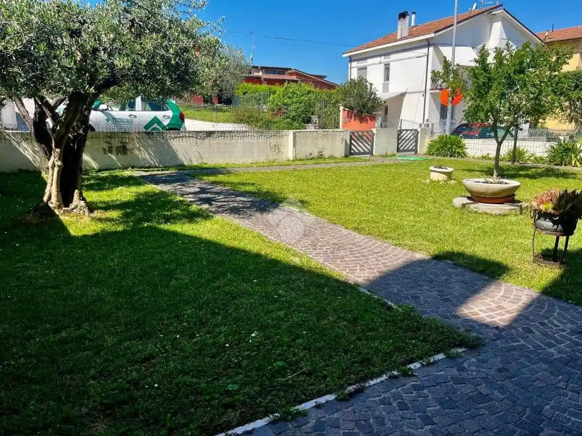 Appartamento in vendita a Mombaroccio
