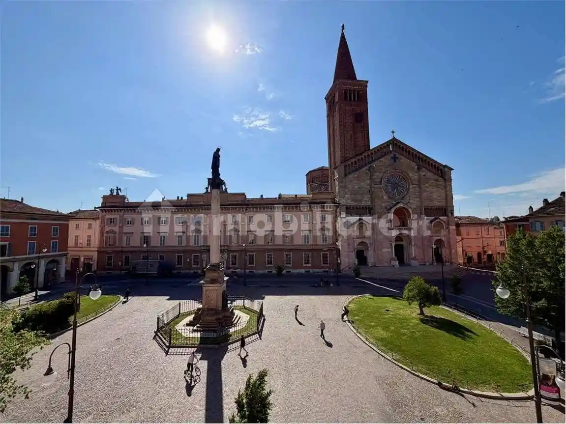 Appartamento in vendita a Piacenza