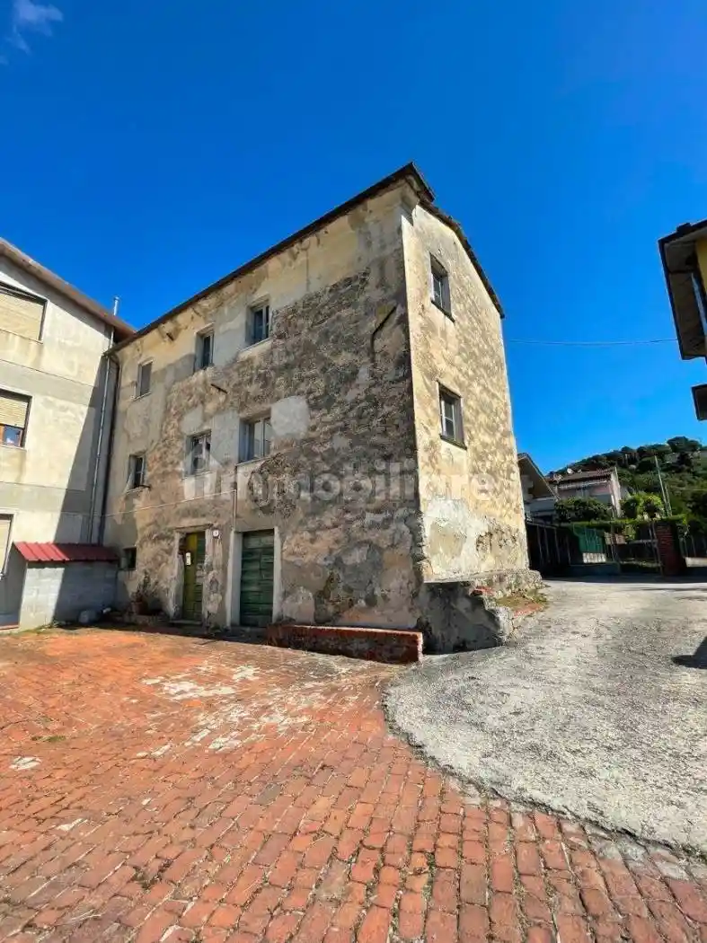 Casa indipendente in vendita a Sarzana