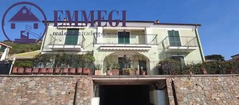 Palazzo - Stabile in vendita a Riva Ligure