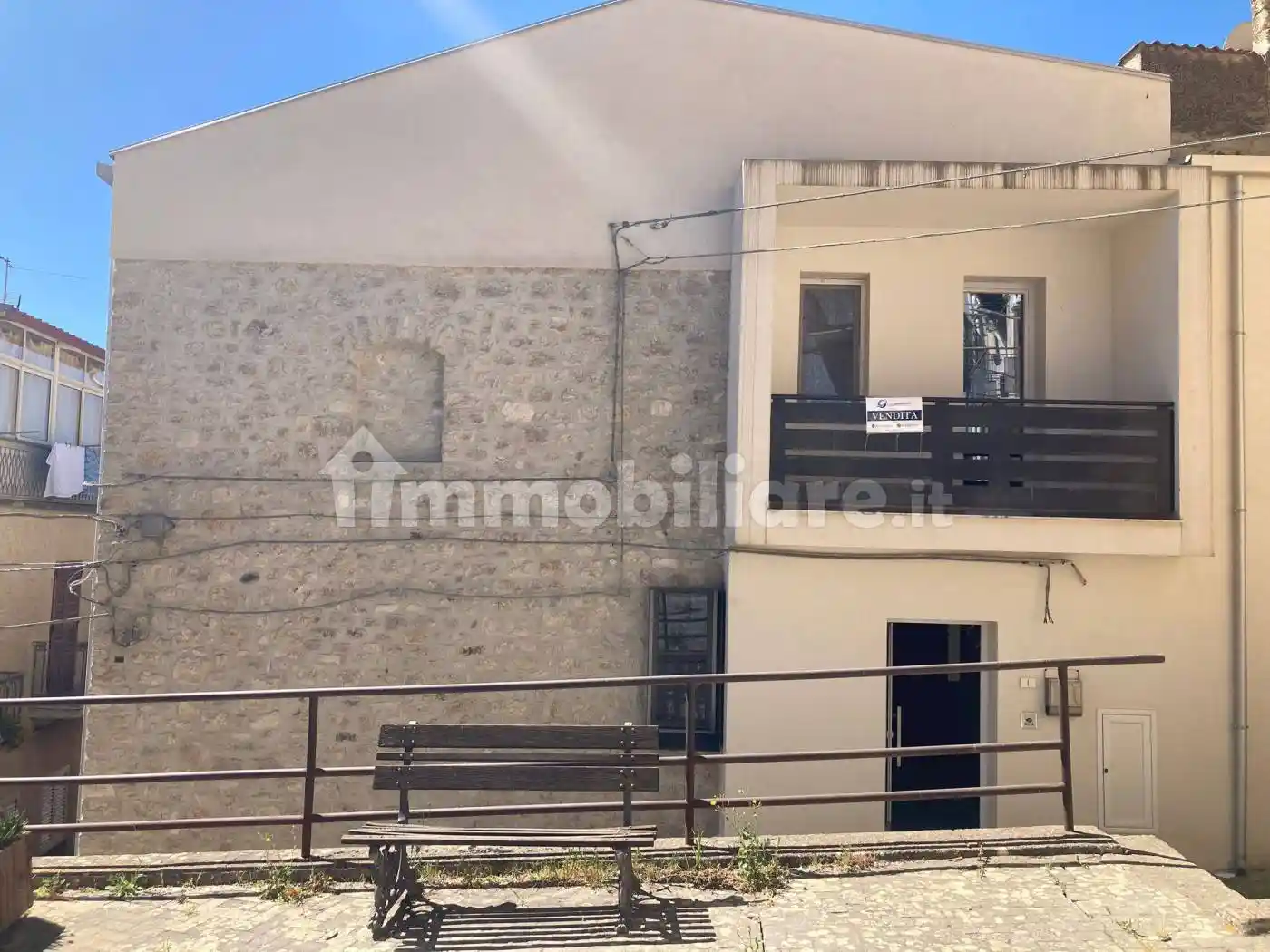 Casa indipendente in vendita a Castronovo di Sicilia