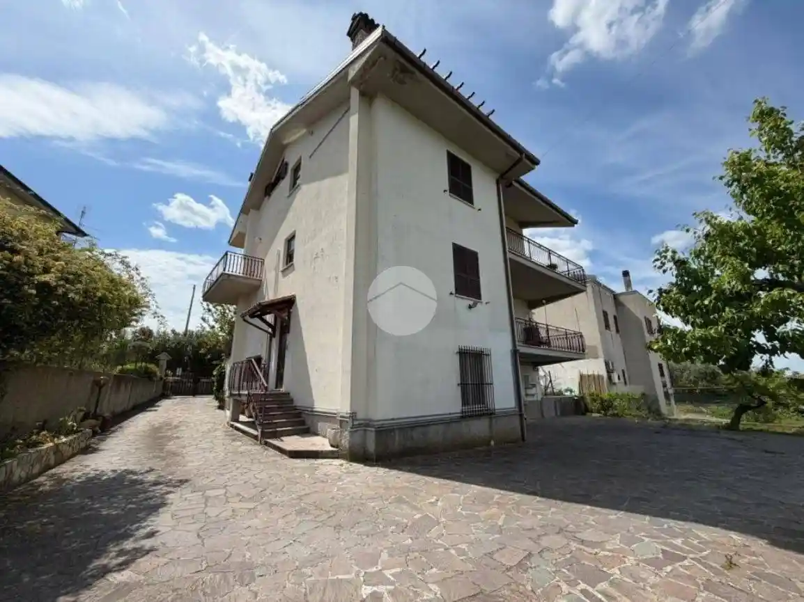 Casa indipendente in vendita a Fara in Sabina