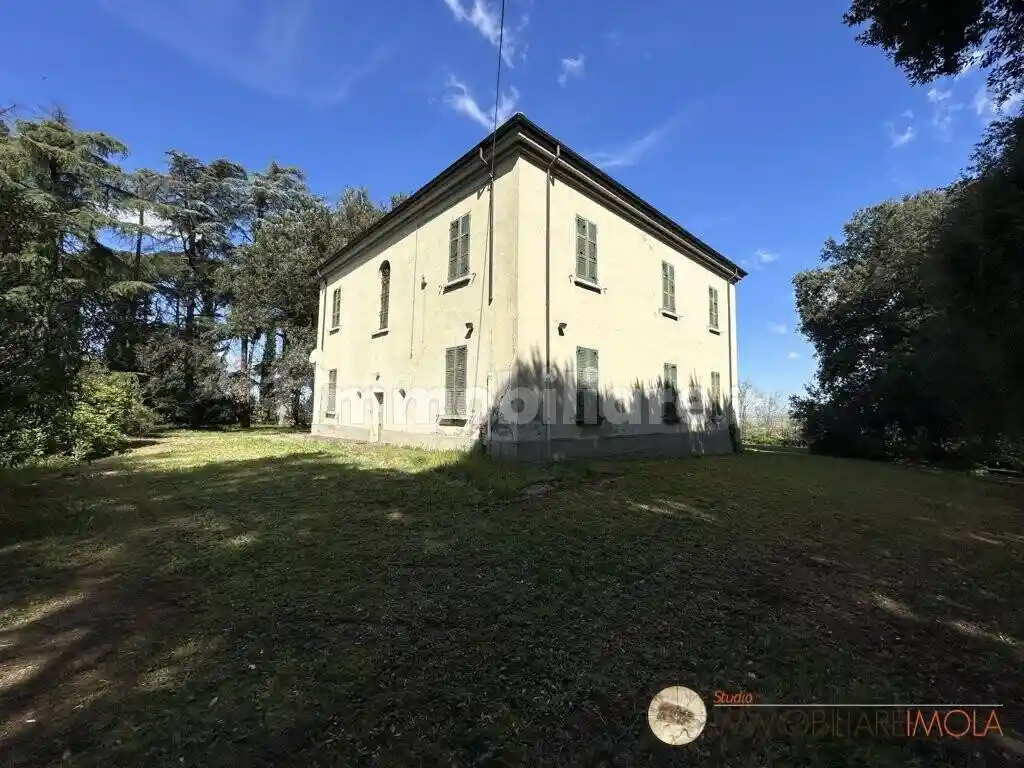 Villa in vendita a Imola