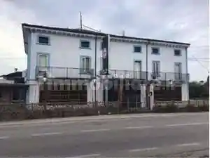 Casa indipendente in vendita a Villafranca di Verona