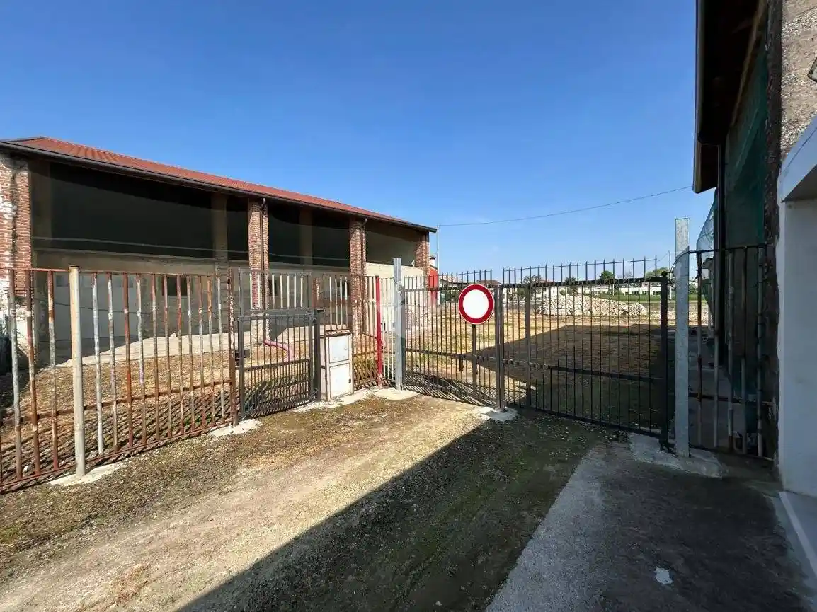 Rustico - Casale in vendita a Trevenzuolo