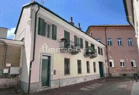 Casa indipendente in vendita a Alba