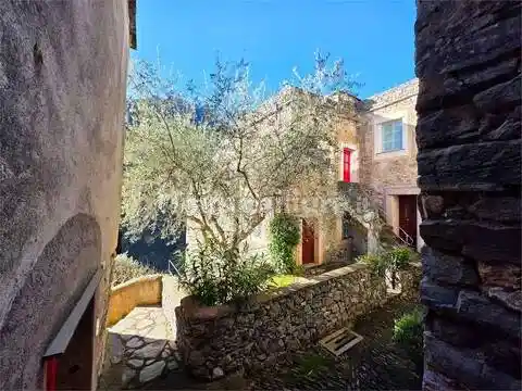 Appartamento in vendita a Castelbianco