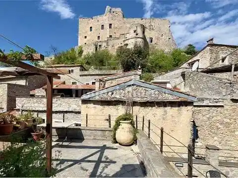 Rustico - Casale in vendita a Castelvecchio di Rocca Barbena