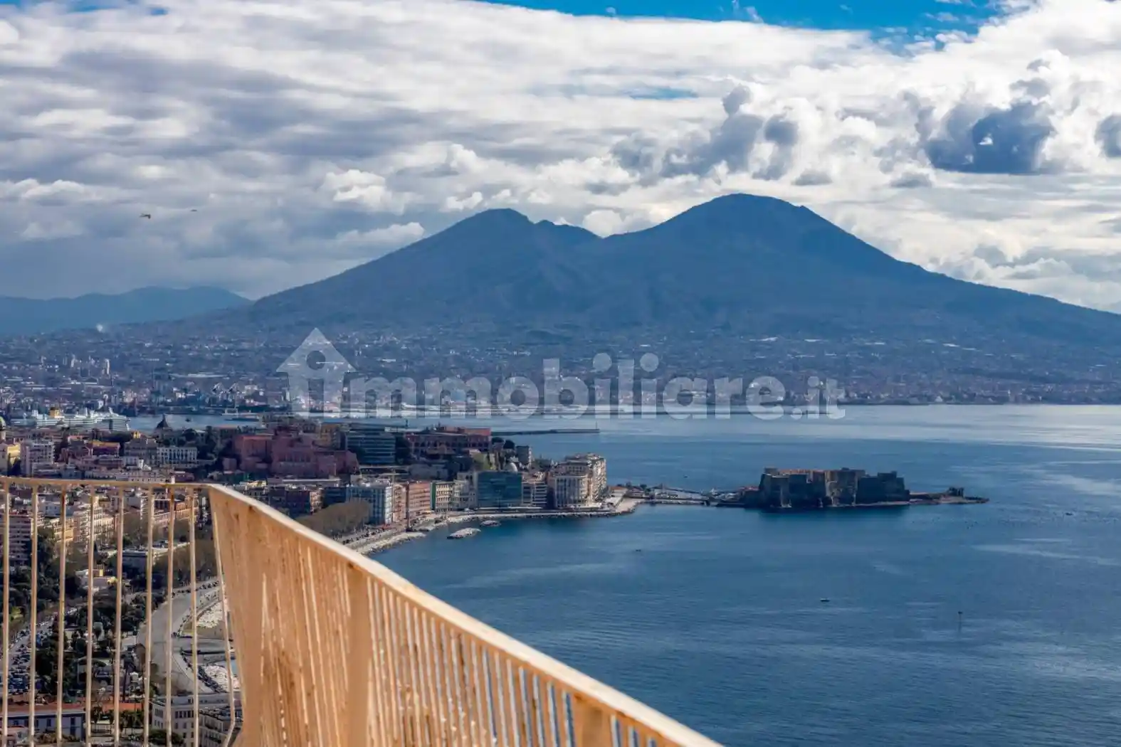 Appartamento in vendita a Napoli