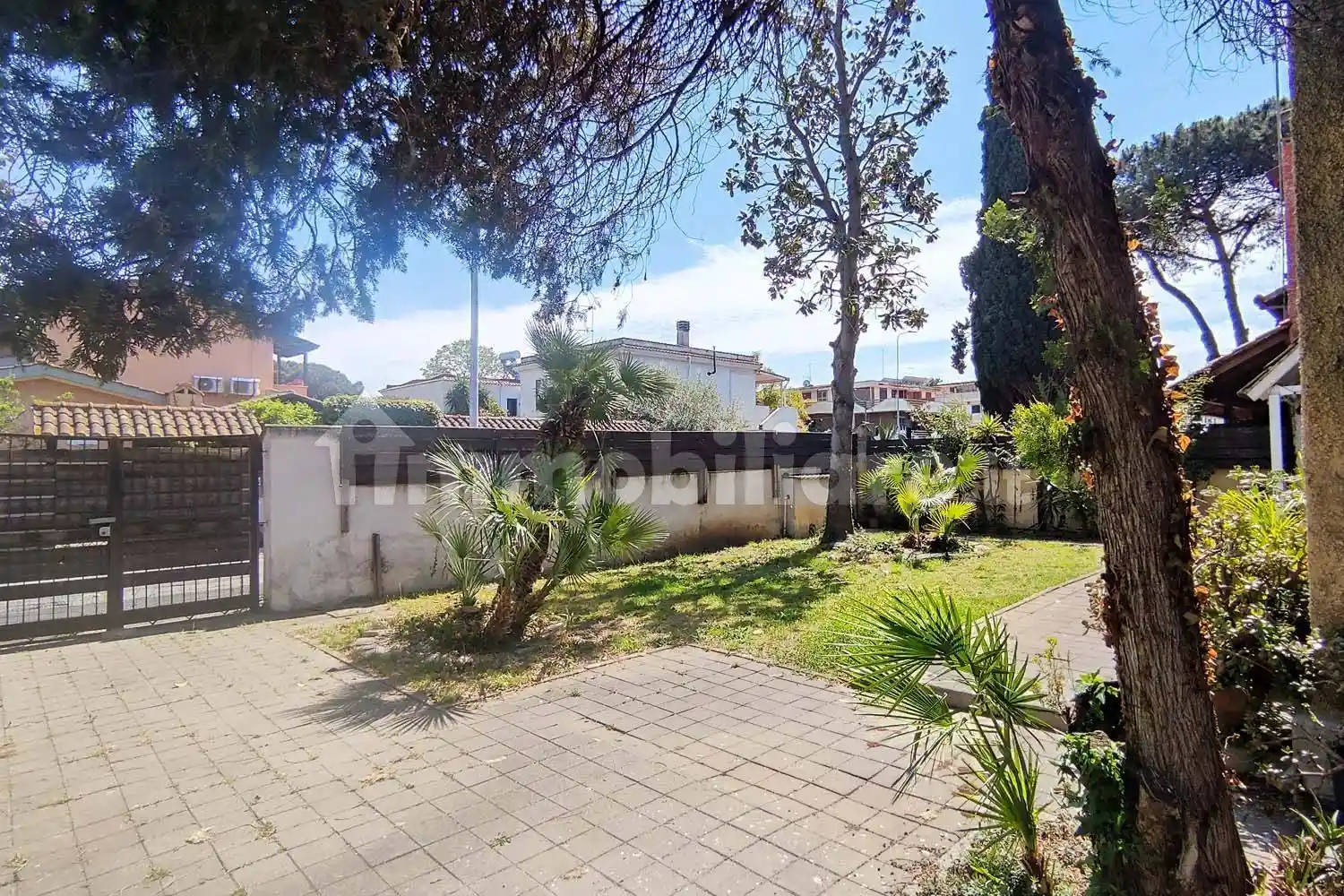 Casa indipendente in affitto a Pomezia