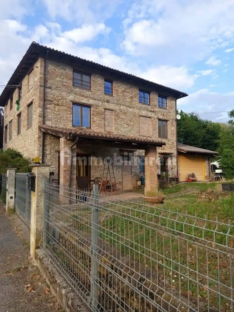 Rustico - Casale in vendita a Gropparello
