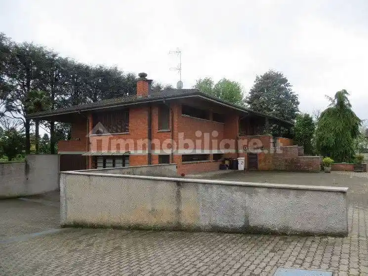 Villa in vendita a Ozzero