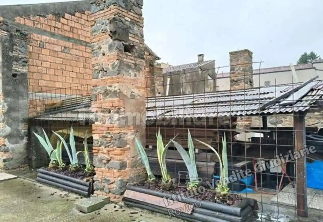 Palazzo - Stabile in vendita a Este