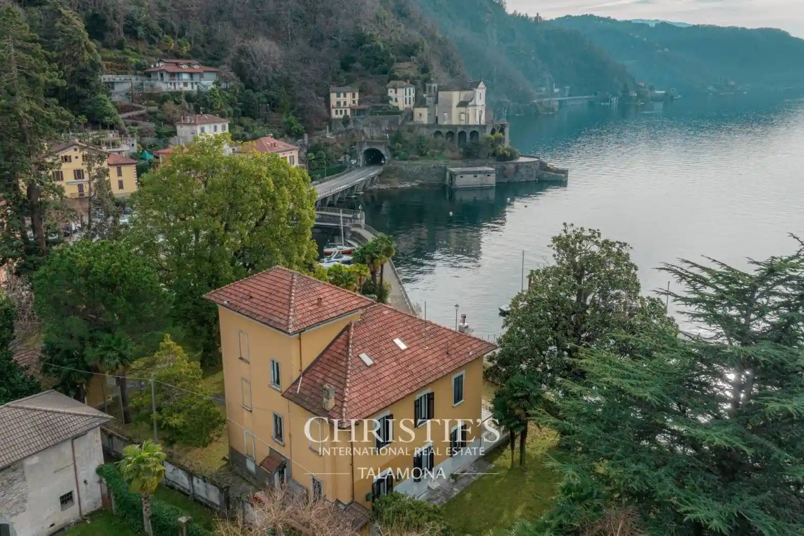 Villa in vendita a Maccagno con Pino e Veddasca