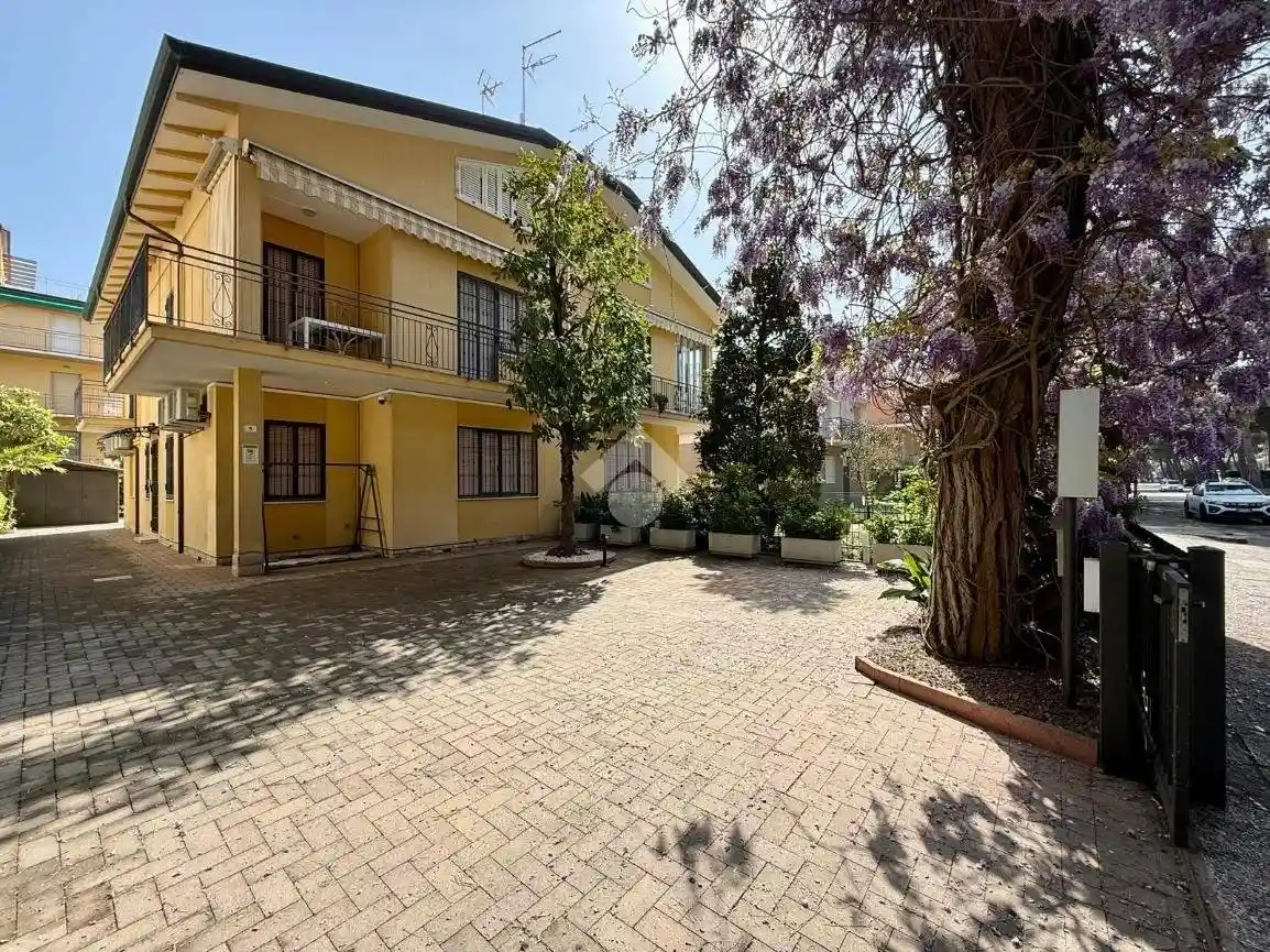 Palazzo - Edificio in vendita a Cervia