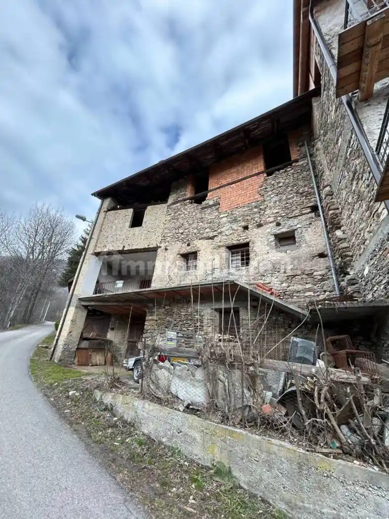 Rustico - Casale in vendita a Prazzo