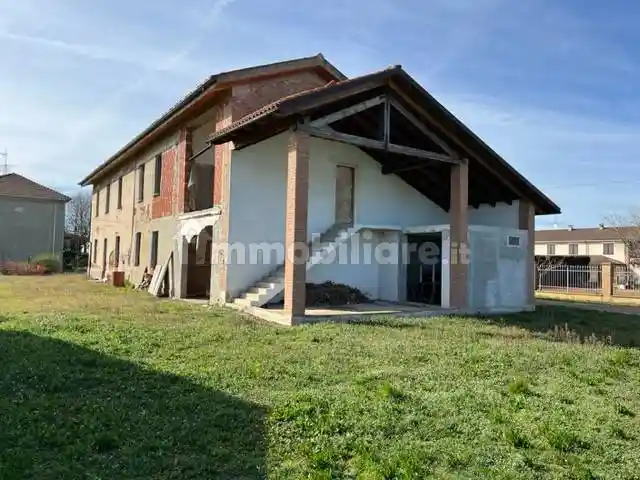 Casa indipendente in vendita a Alessandria