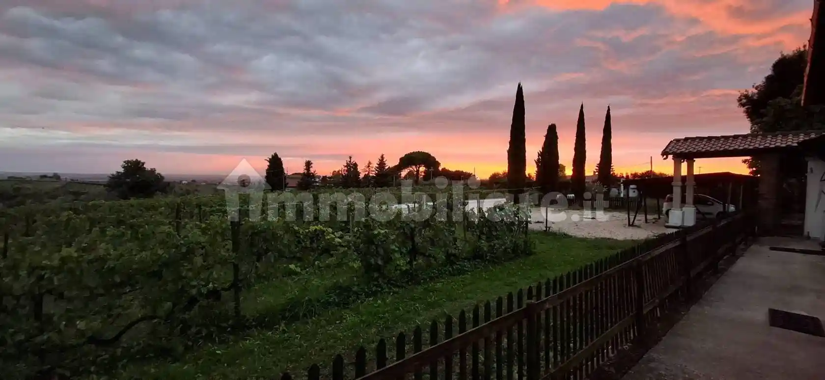 Villa in vendita a Genzano di Roma