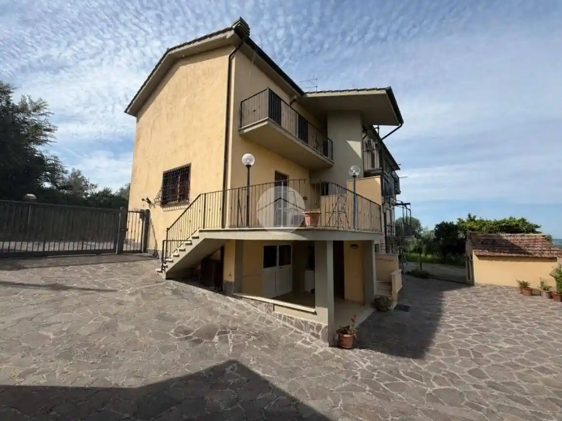 Appartamento in affitto a Fara in Sabina