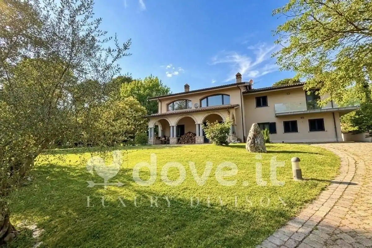 Villa in vendita a Rivodutri