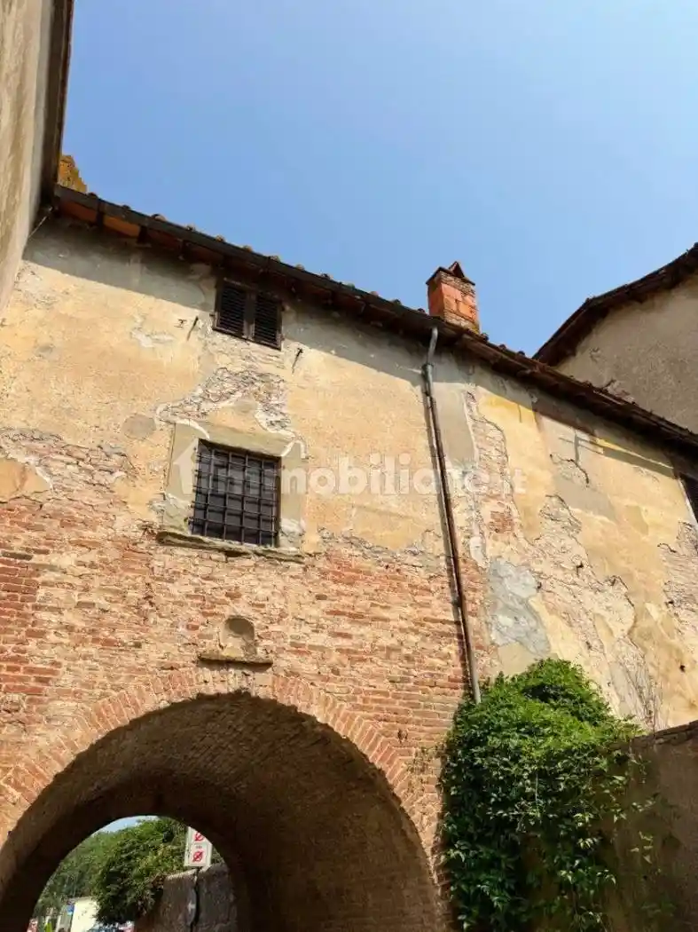 Palazzo - Edificio in vendita a Campi Bisenzio