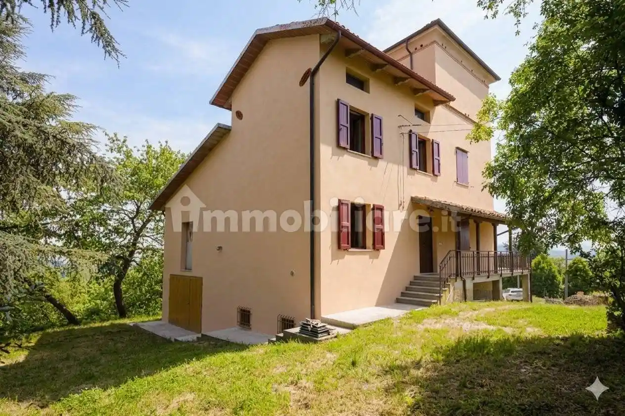 Rustico - Casale in vendita a Baiso