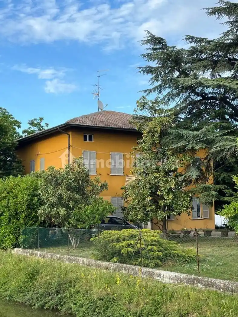 Villa in vendita a Castelnovo di Sotto