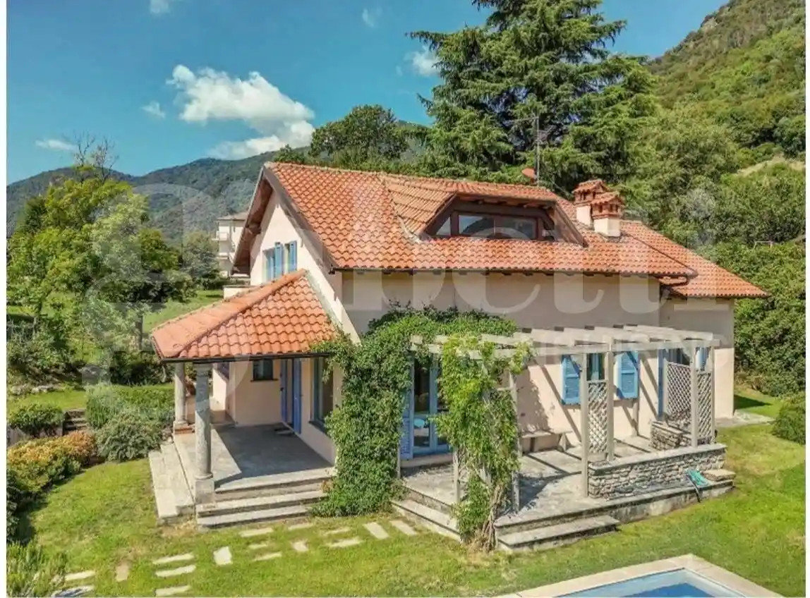 Villa in vendita a Caslino d'Erba