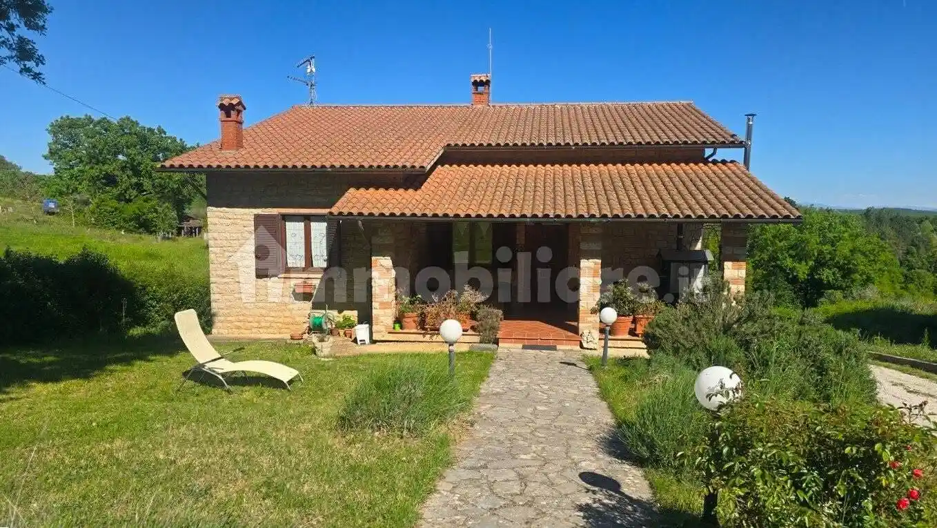 Villa in vendita a Baschi