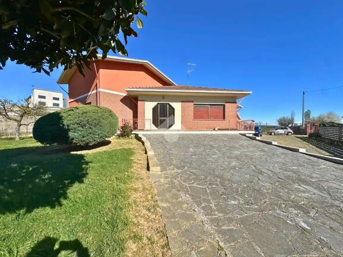 Villa in vendita a Crova