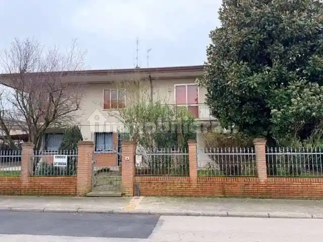 Villa in vendita a Taglio di Po