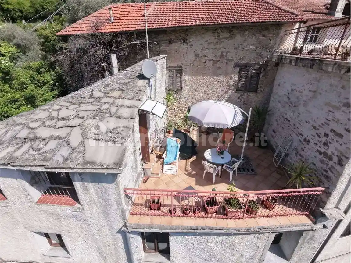 Casa indipendente in vendita a Pieve di Teco