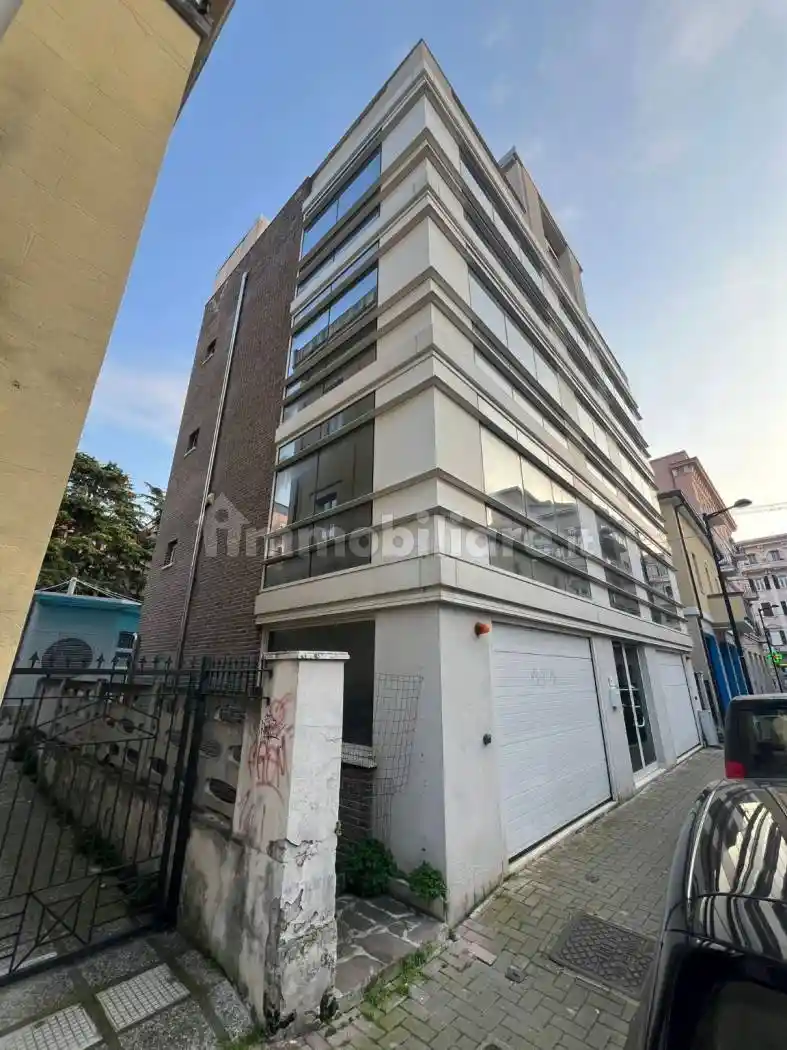 Palazzo - Edificio in vendita a Pescara