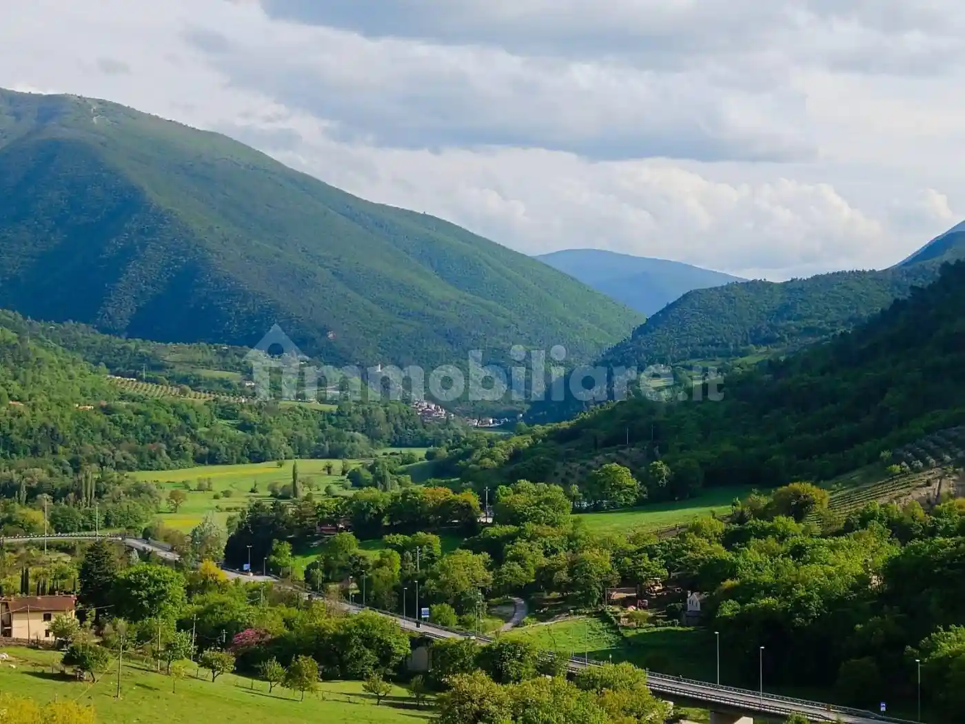 Villa in vendita a Sant'Anatolia di Narco