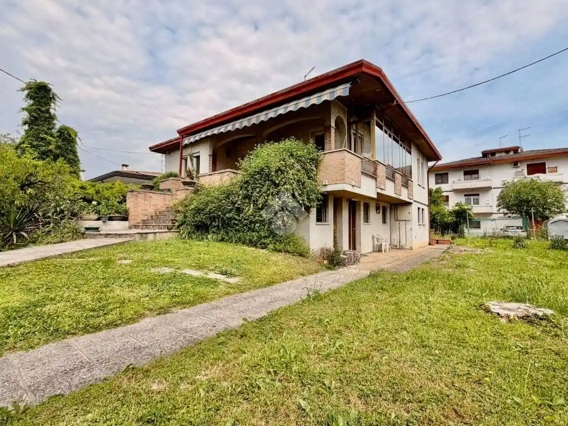 Villa in vendita a Selvazzano Dentro