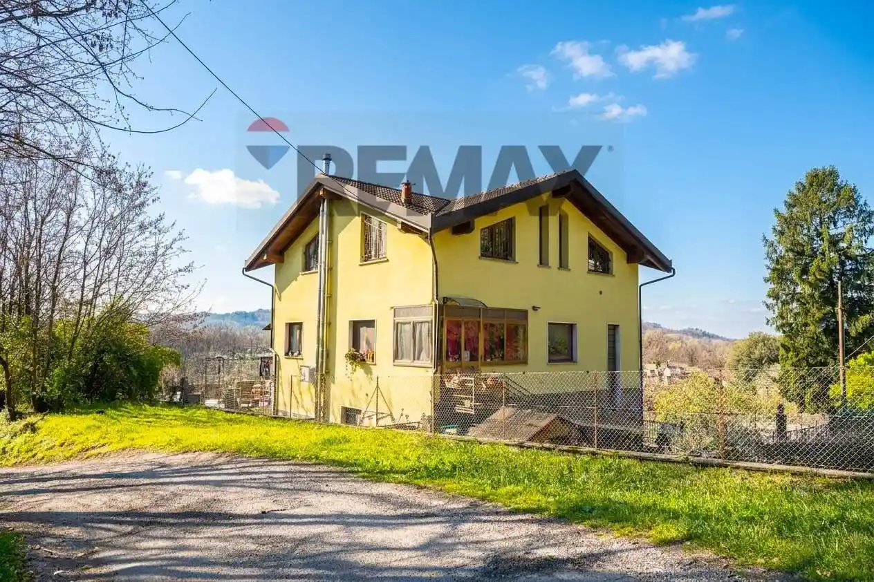 Villa in vendita a Caravate