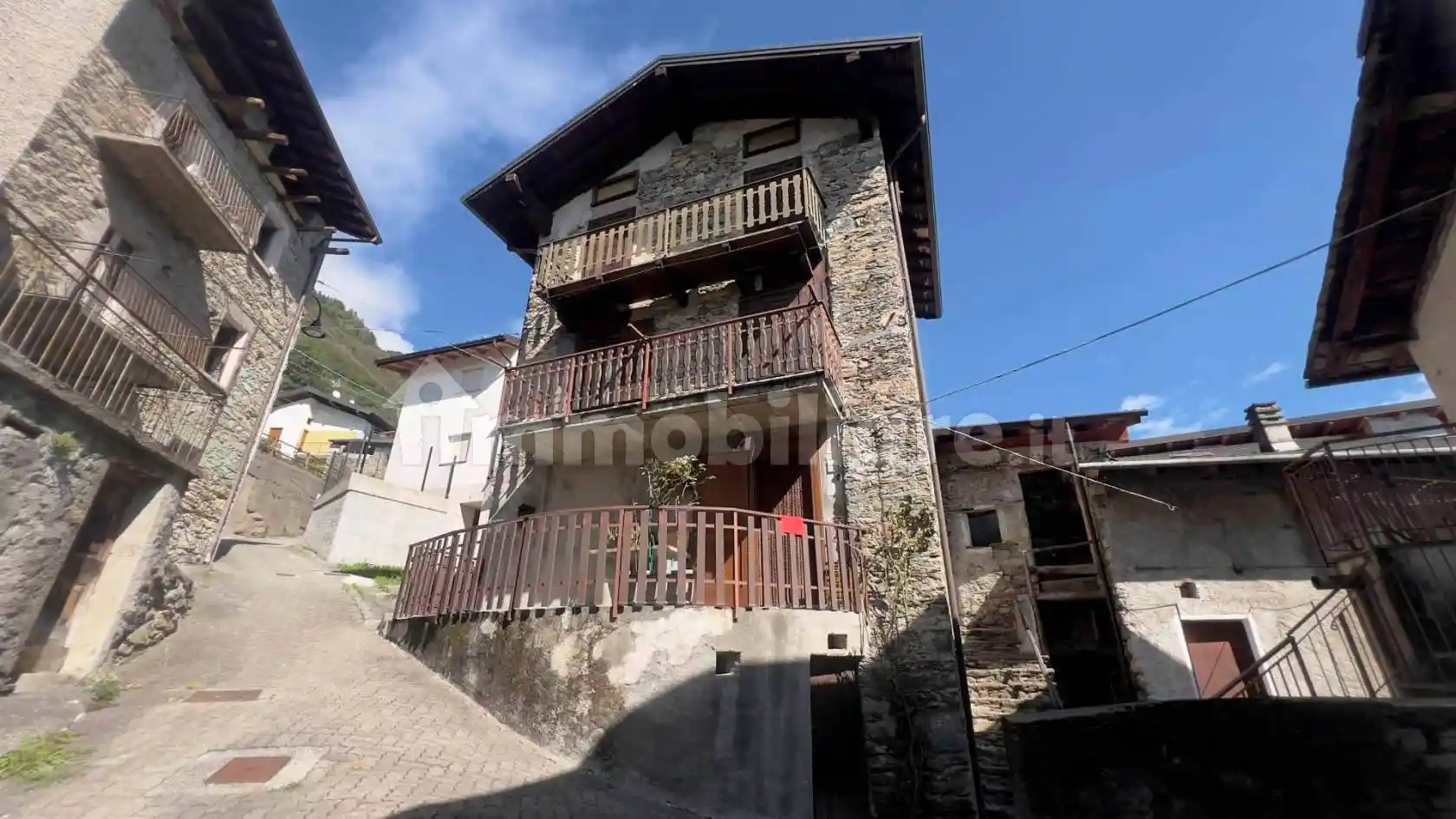 Casa indipendente in vendita a Buglio in Monte