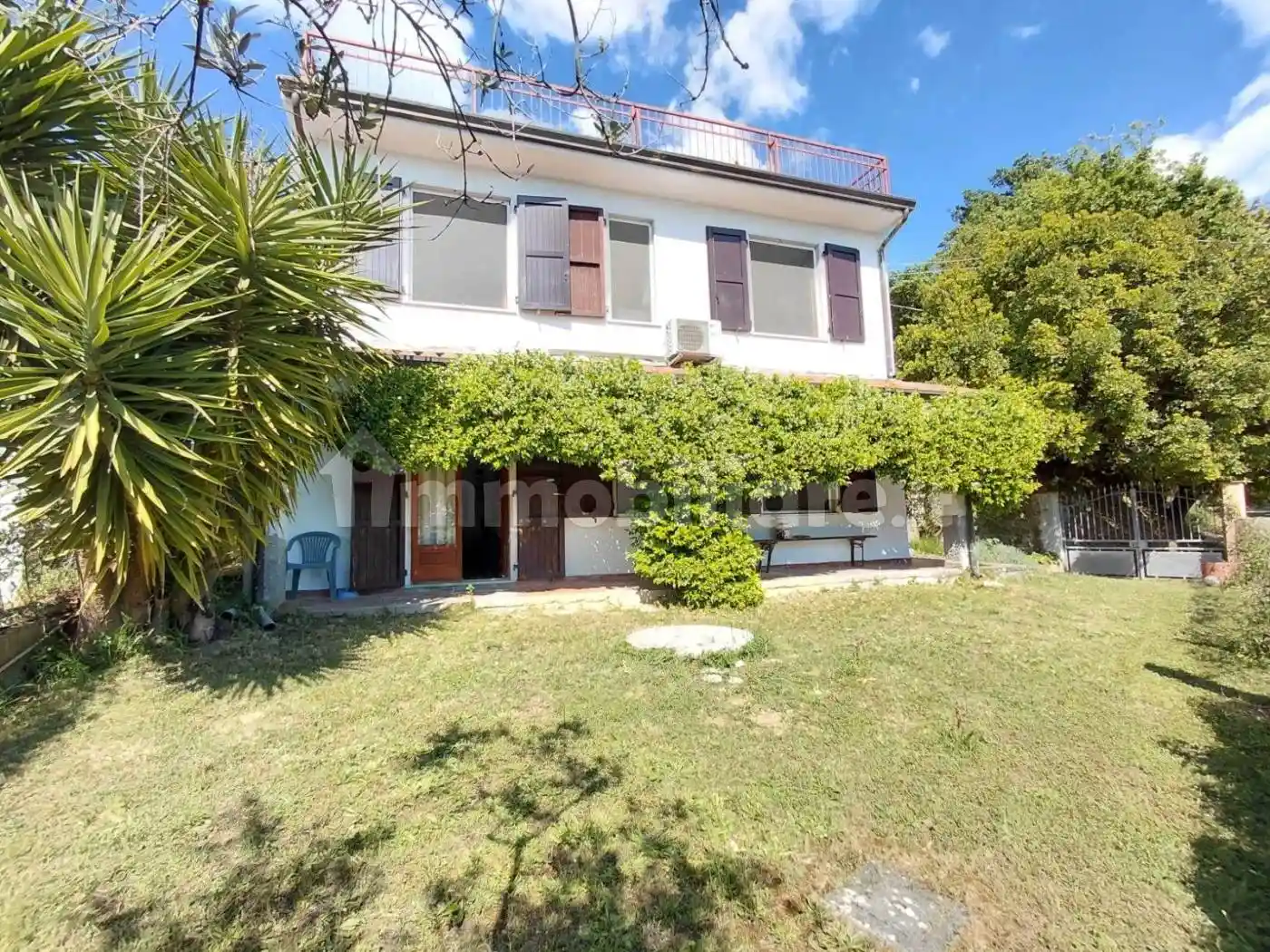 Casa indipendente in vendita a Luni